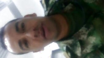 Militar Colombiano Pajiandose